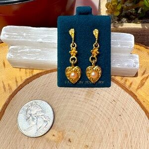 Goldtone Heart Pearl Earrings 💛✨